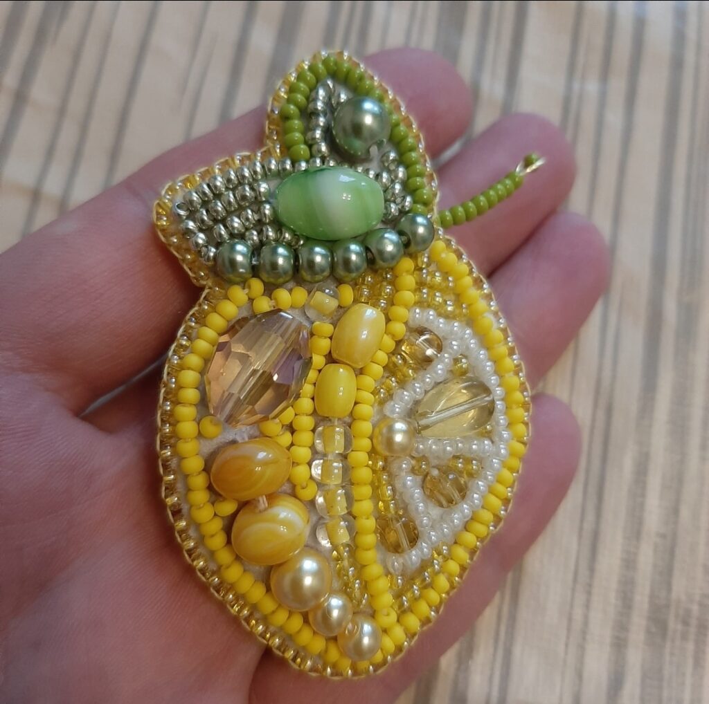 Брошь бисер, бусины