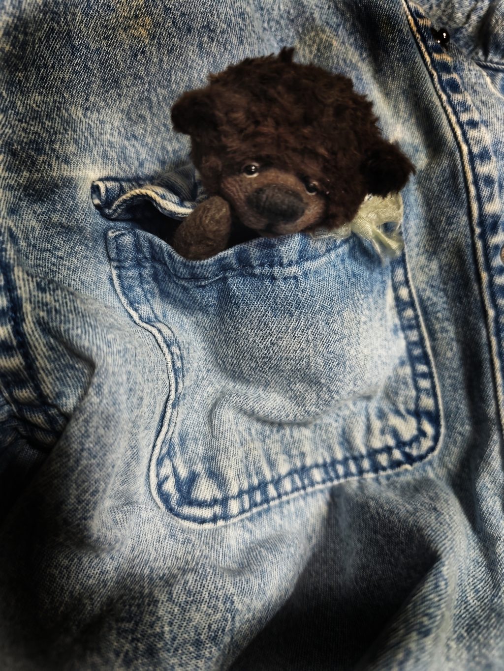 Миниатюрный коллекционный медвежонок