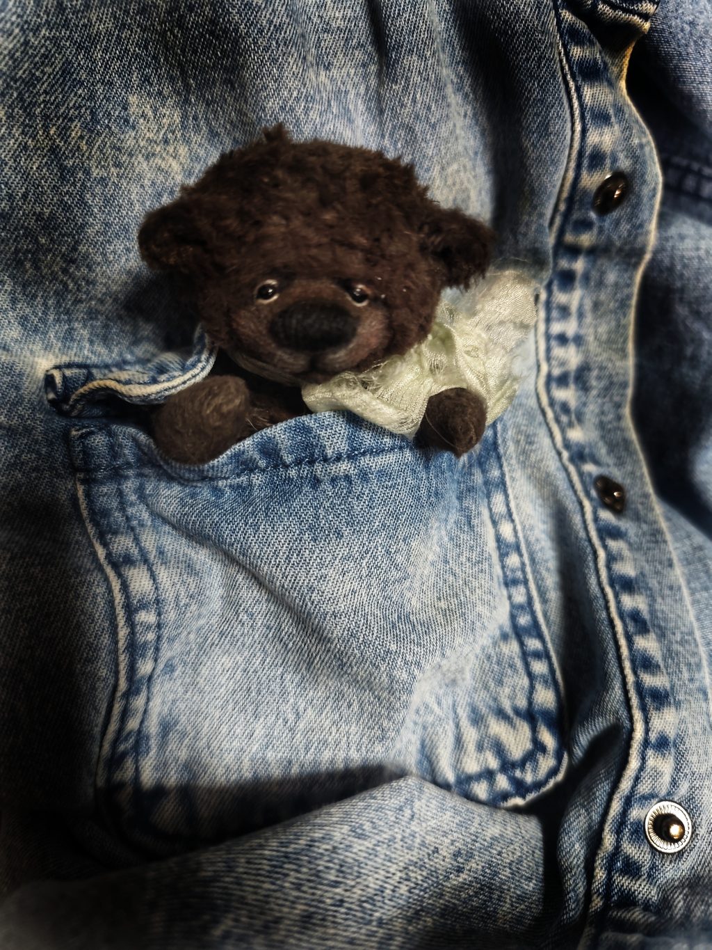 Миниатюрный коллекционный медвежонок