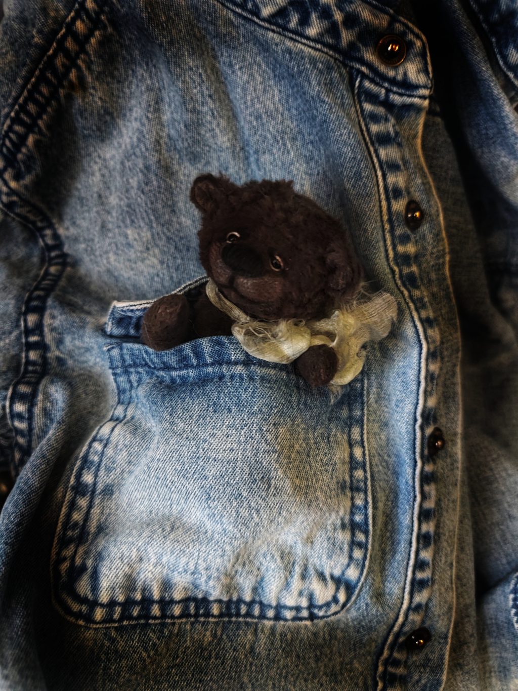 Миниатюрный коллекционный медвежонок