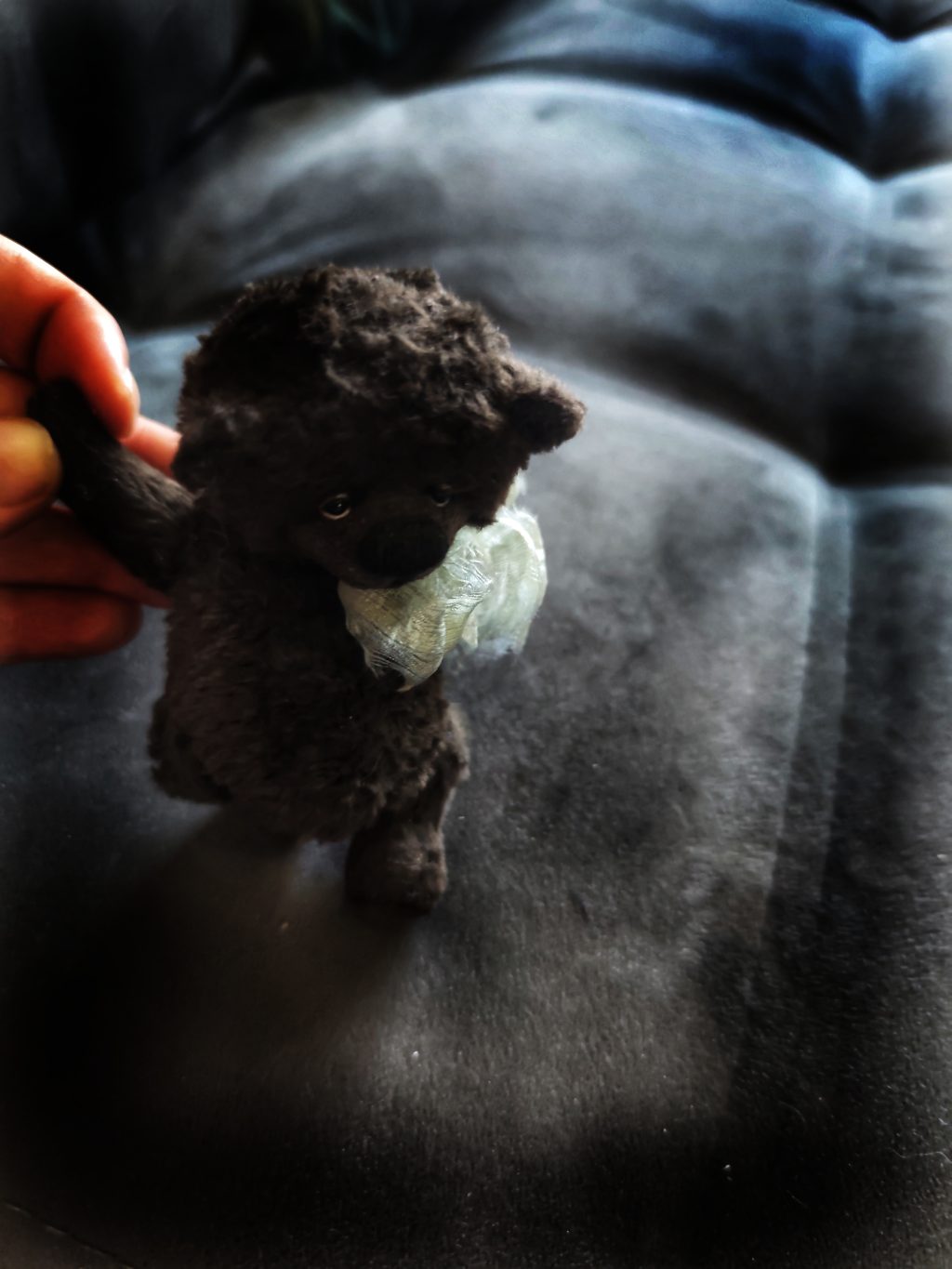 Миниатюрный коллекционный медвежонок