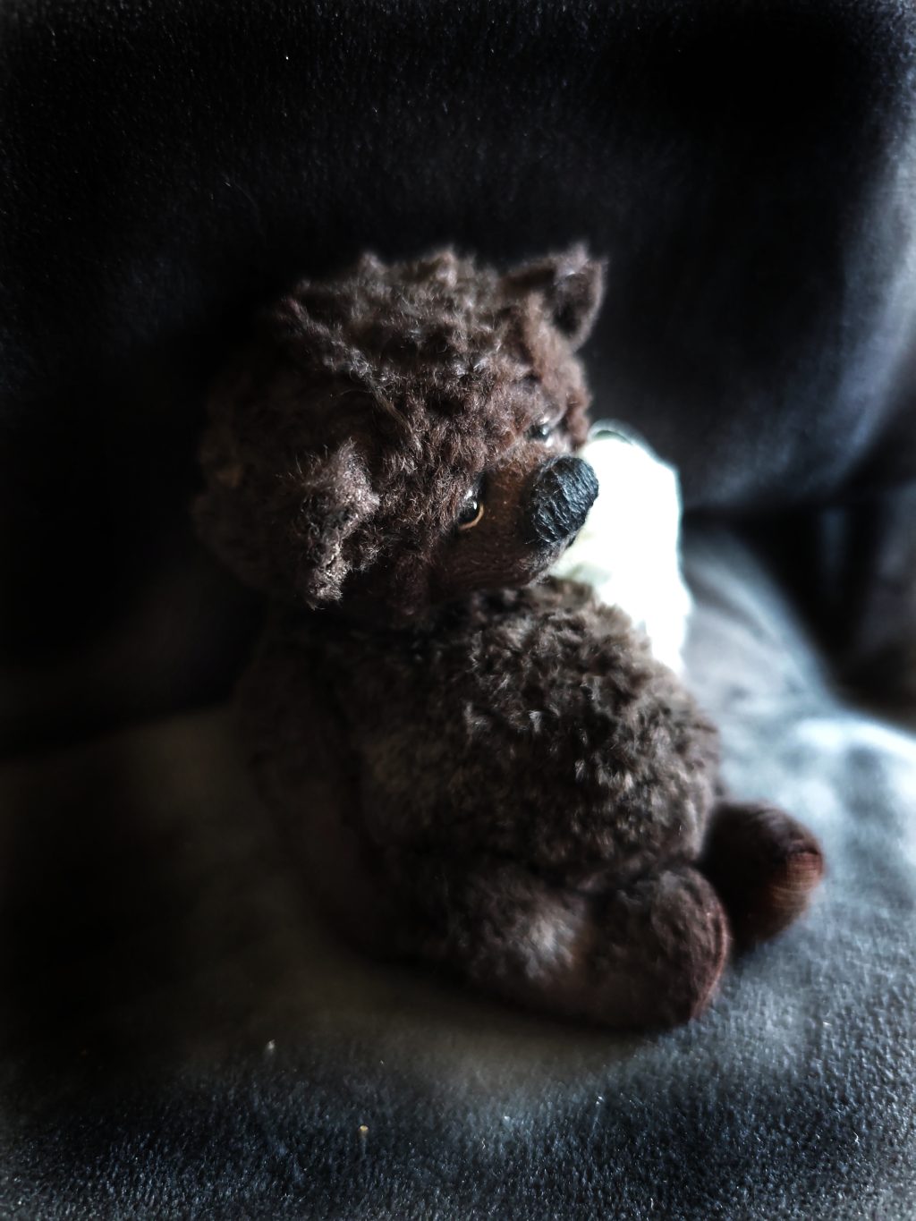 Миниатюрный коллекционный медвежонок