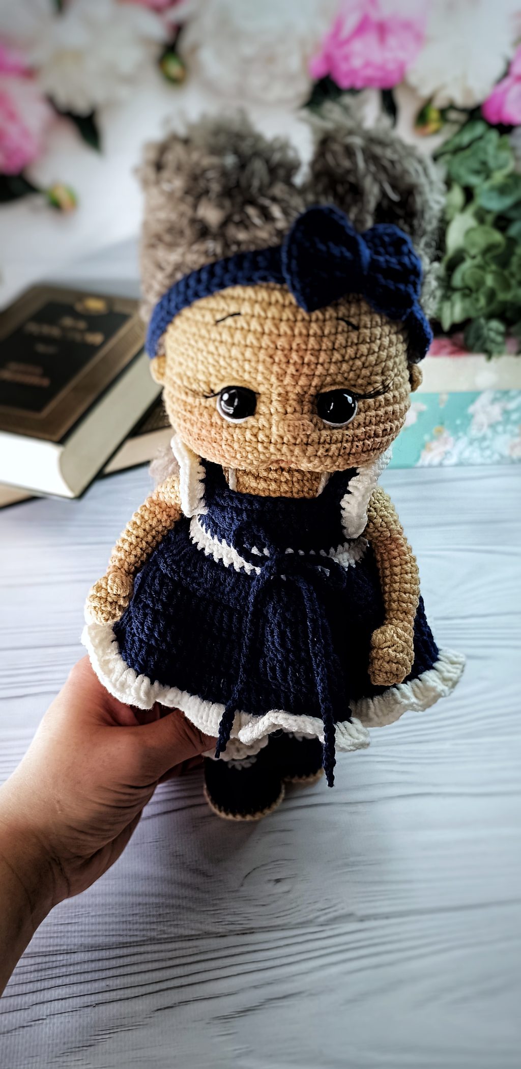 Куколка вязаная ручной работы «Школьница»