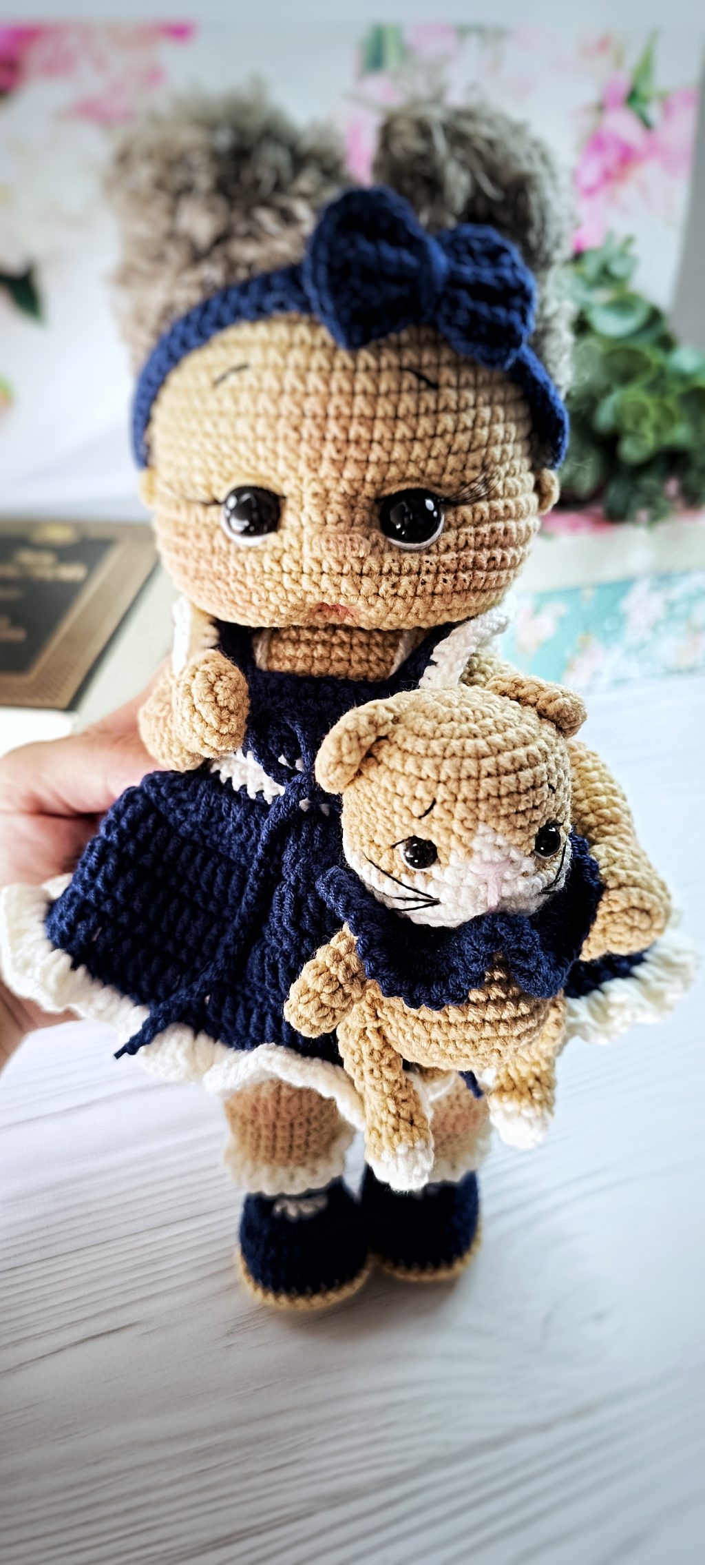 Куколка вязаная ручной работы «Школьница»