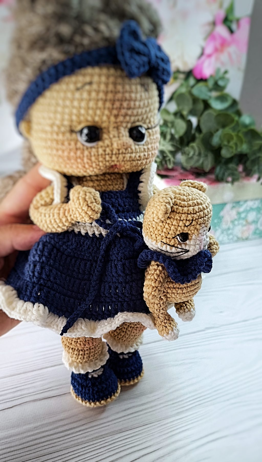 Куколка вязаная ручной работы «Школьница»