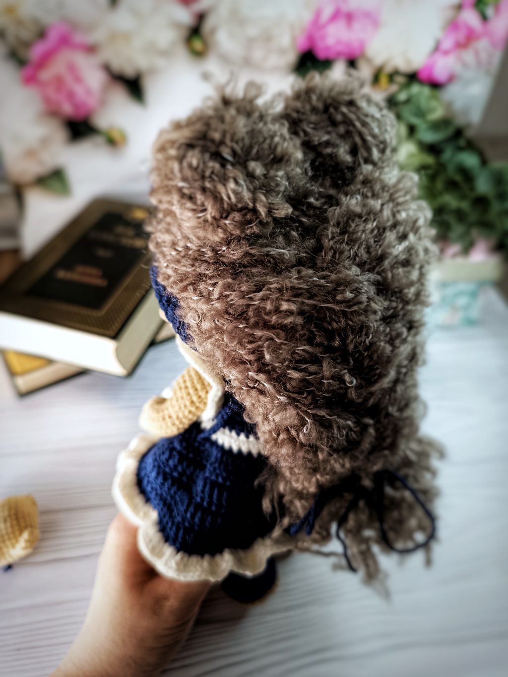 Куколка вязаная ручной работы «Школьница»