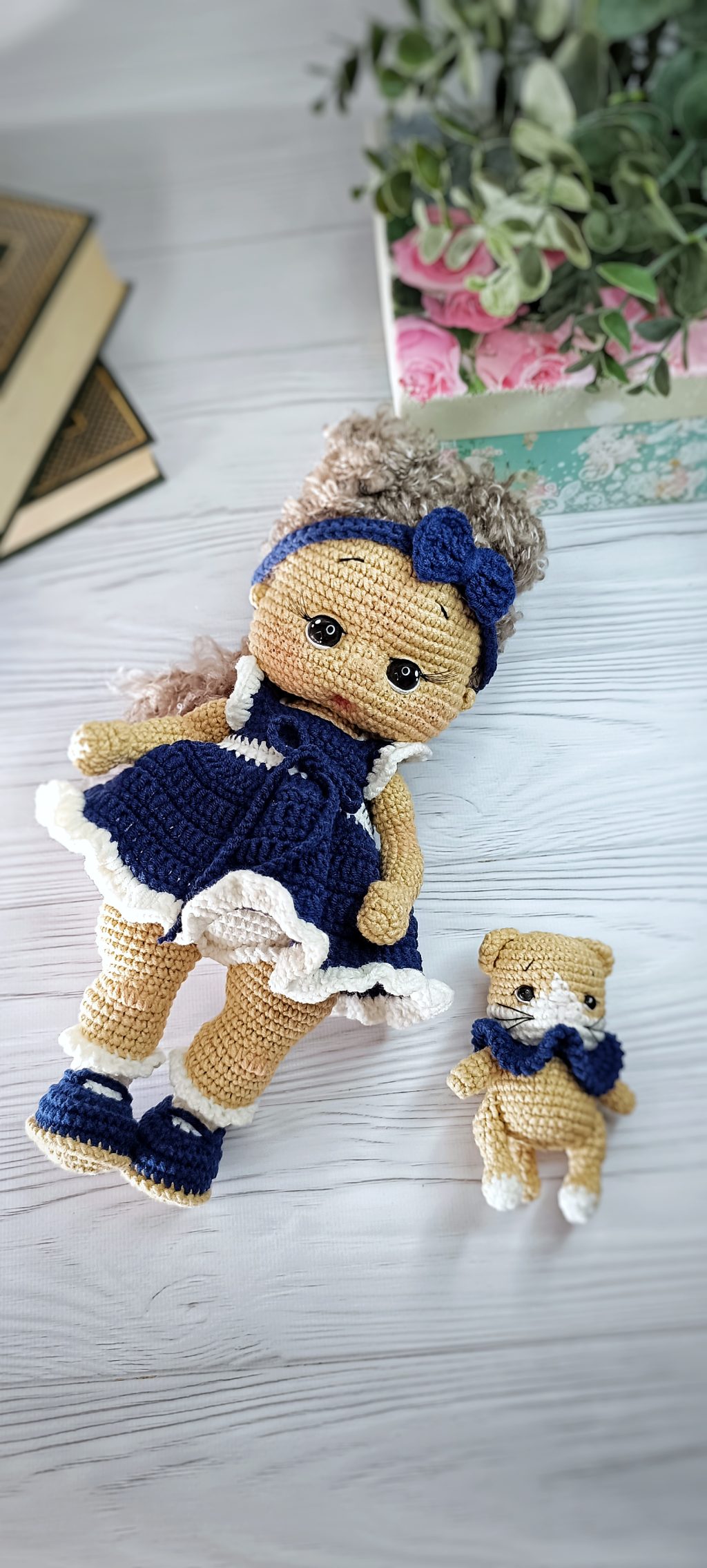 Куколка вязаная ручной работы «Школьница»