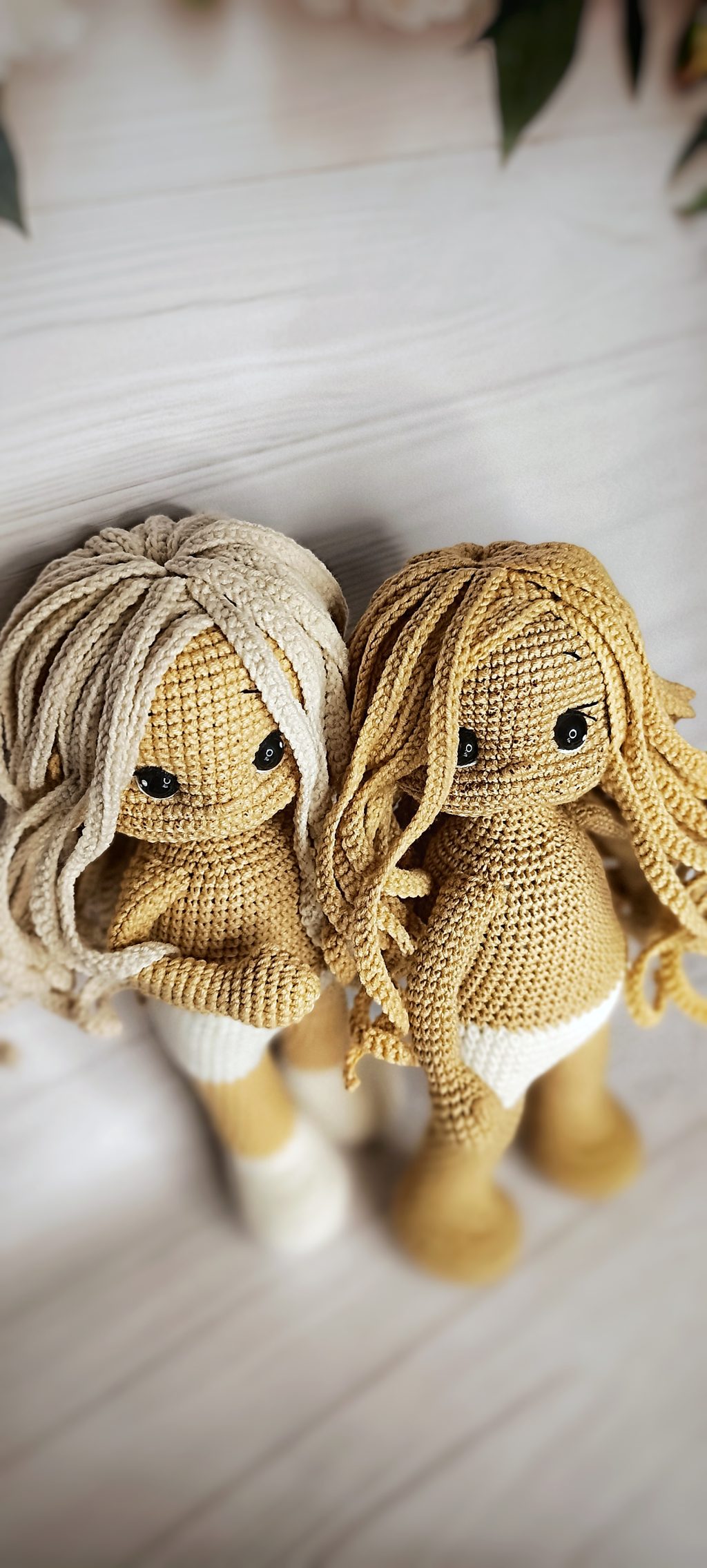 Куколка вязаная ручной работы с одеждой и аксессуарами