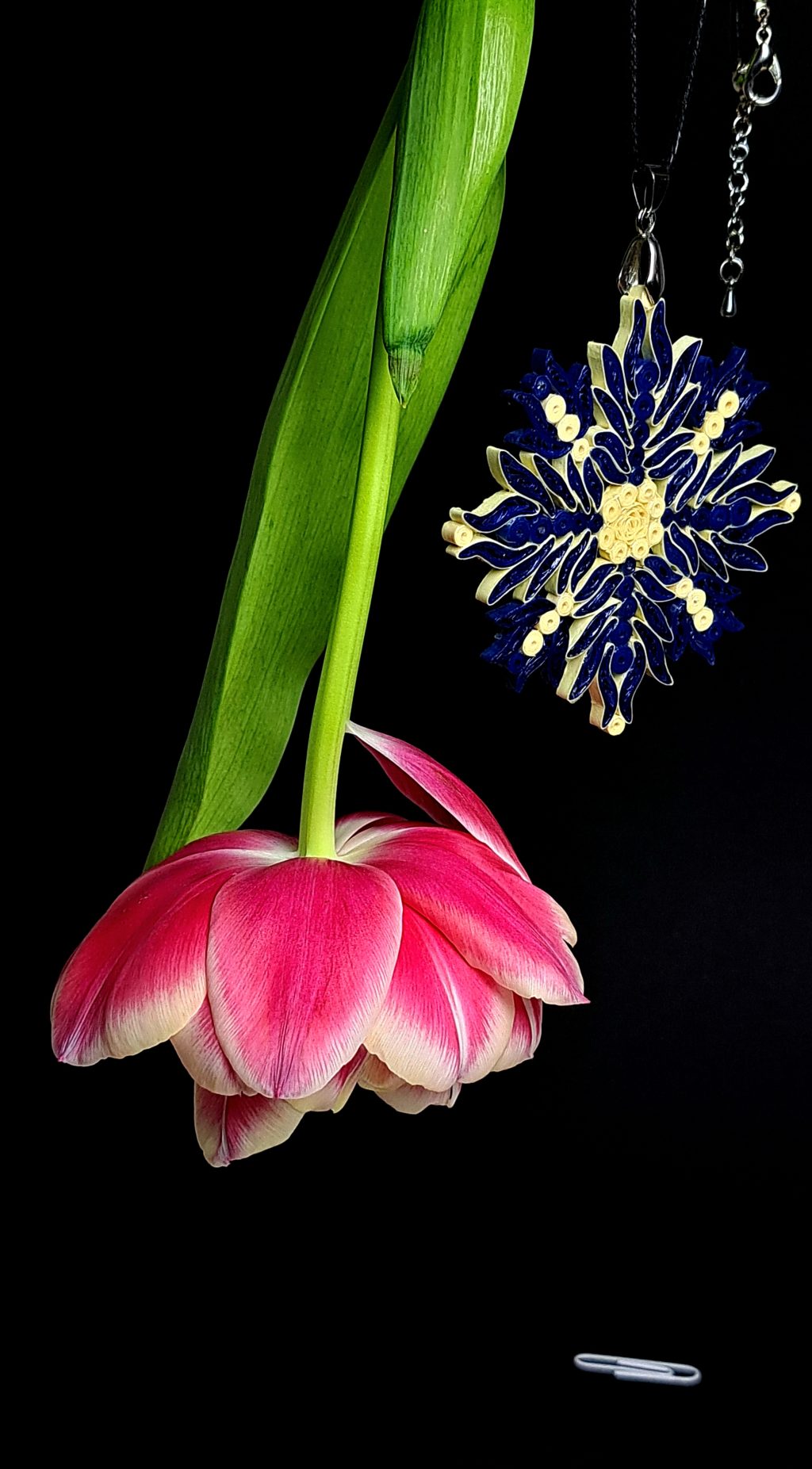 Брошь — кулон в сине-бежевом цвете