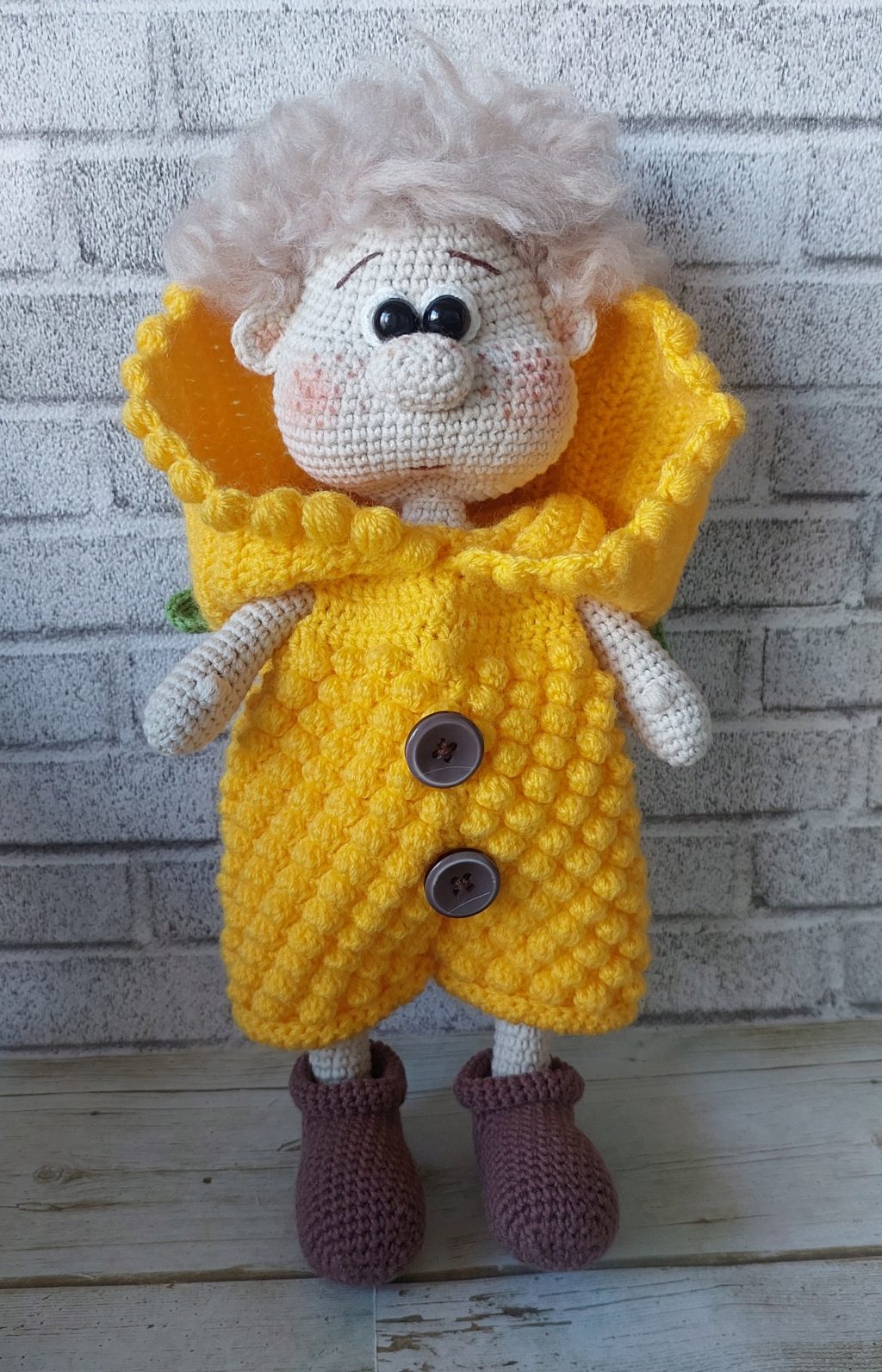 Вязаная кукла ручной работы