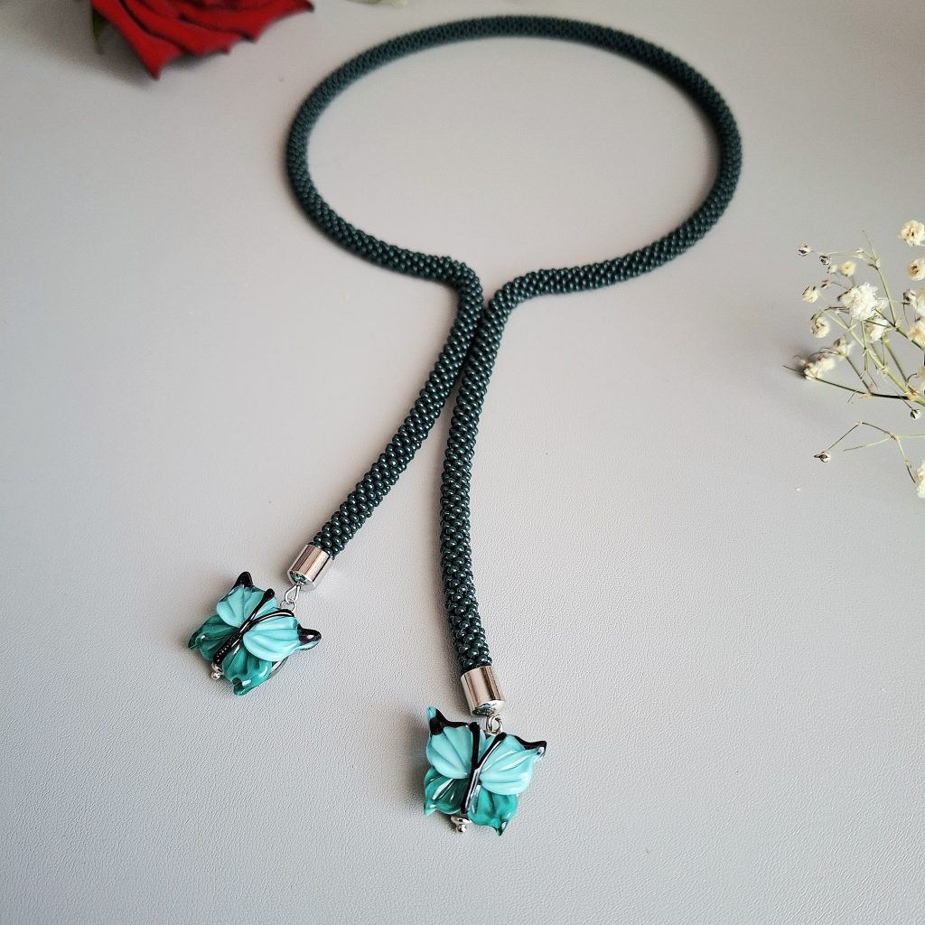 Колье разомкнутое Изумрудные бабочки