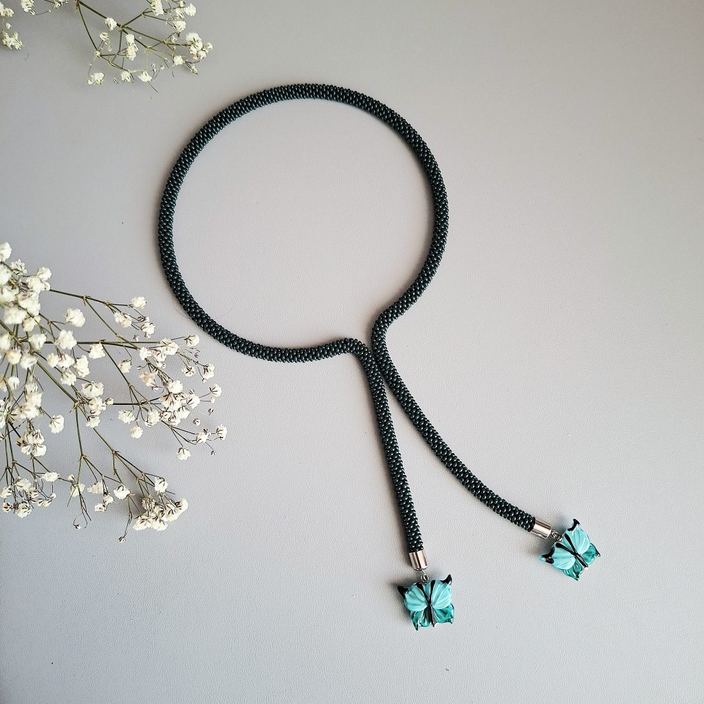 Колье разомкнутое Изумрудные бабочки