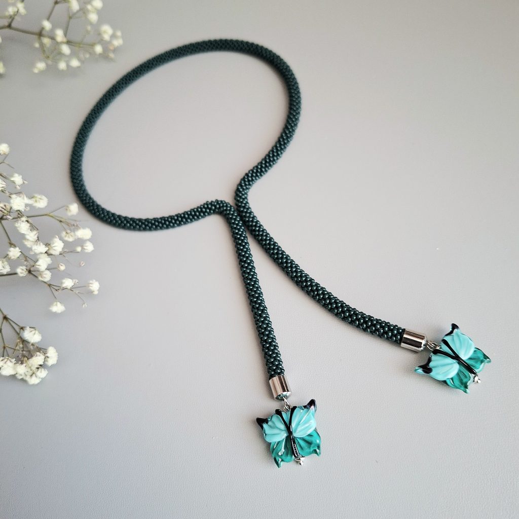 Колье разомкнутое Изумрудные бабочки