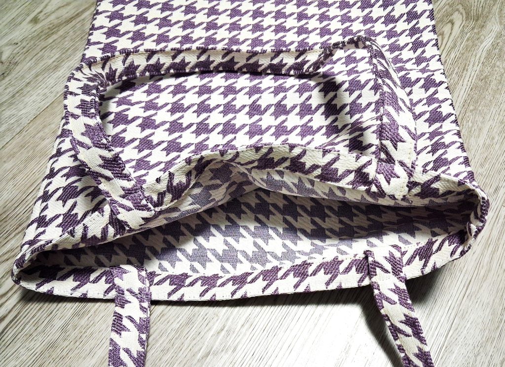 Сумка шоппер с узором труссарди. Фиолетовая.