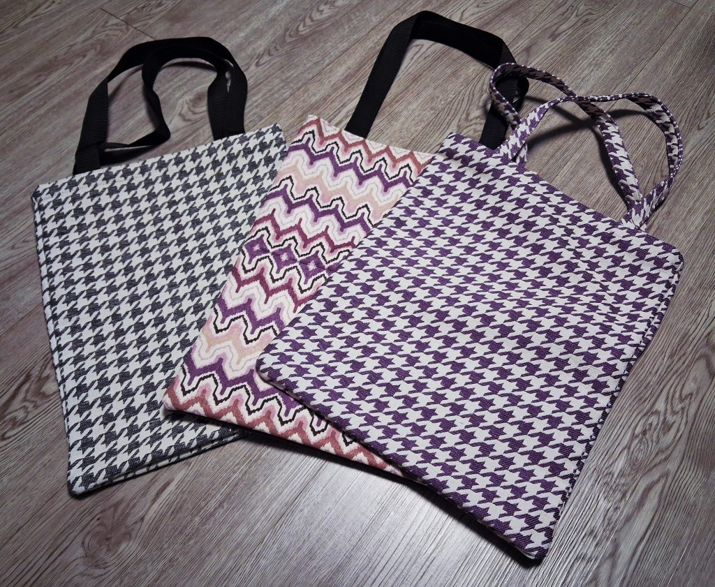 Сумка шоппер с узором труссарди. Фиолетовая.