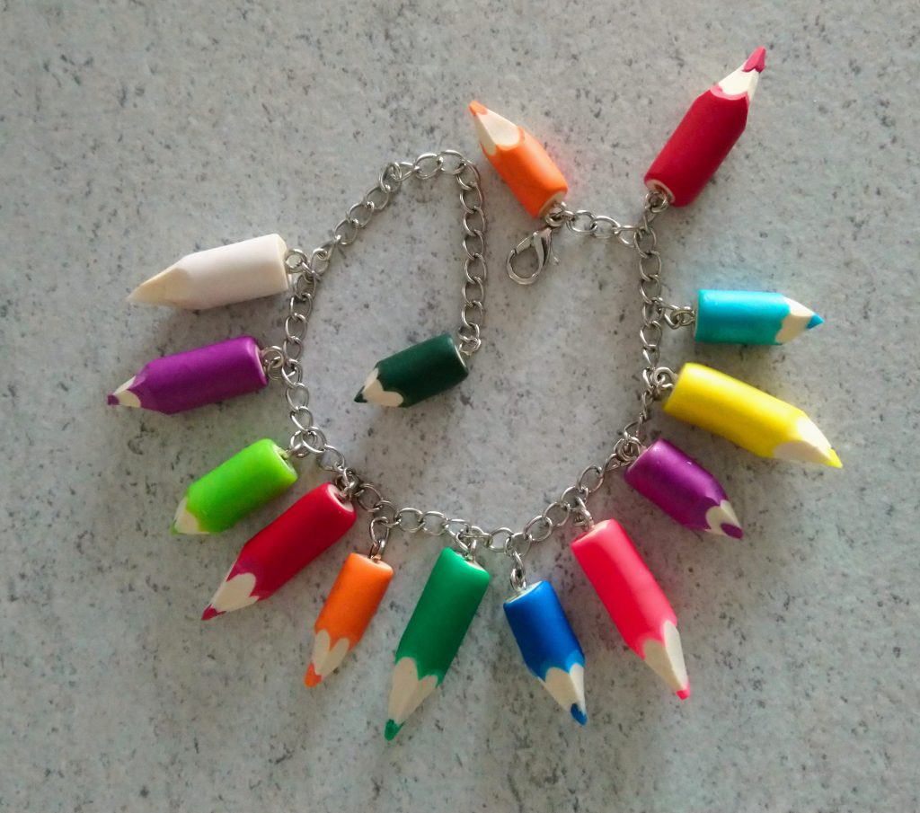 Браслет с карандашами из полимерной глины