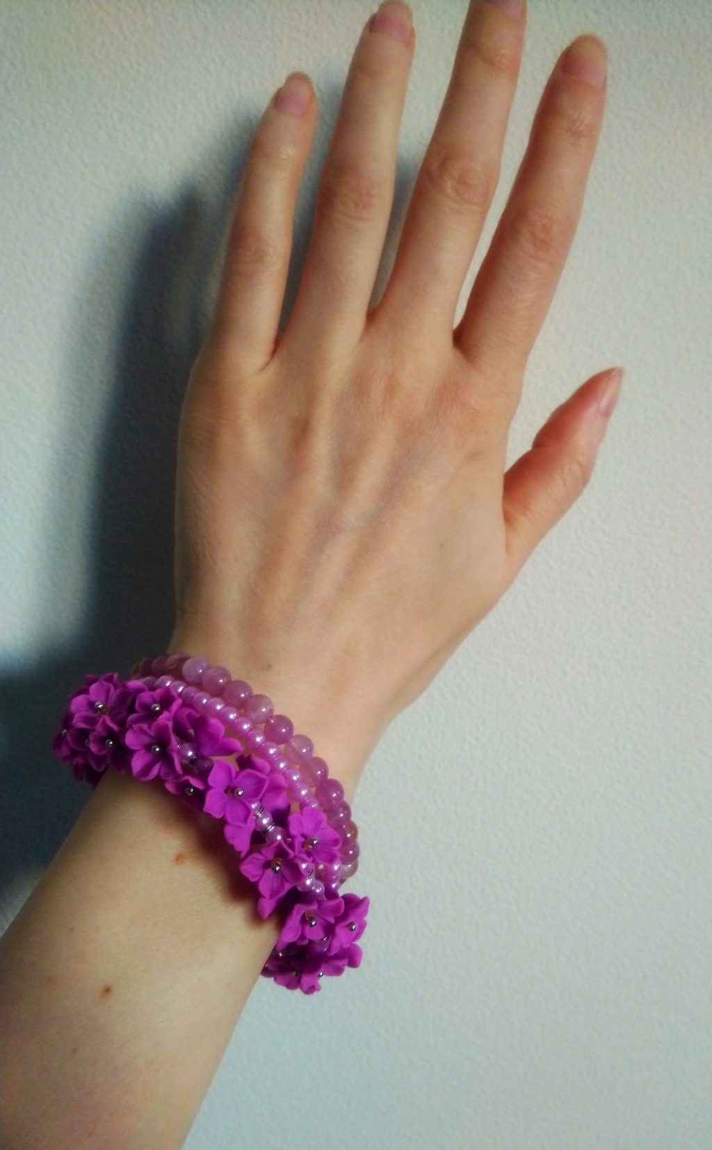 Браслет с сиренью из полимерной глины