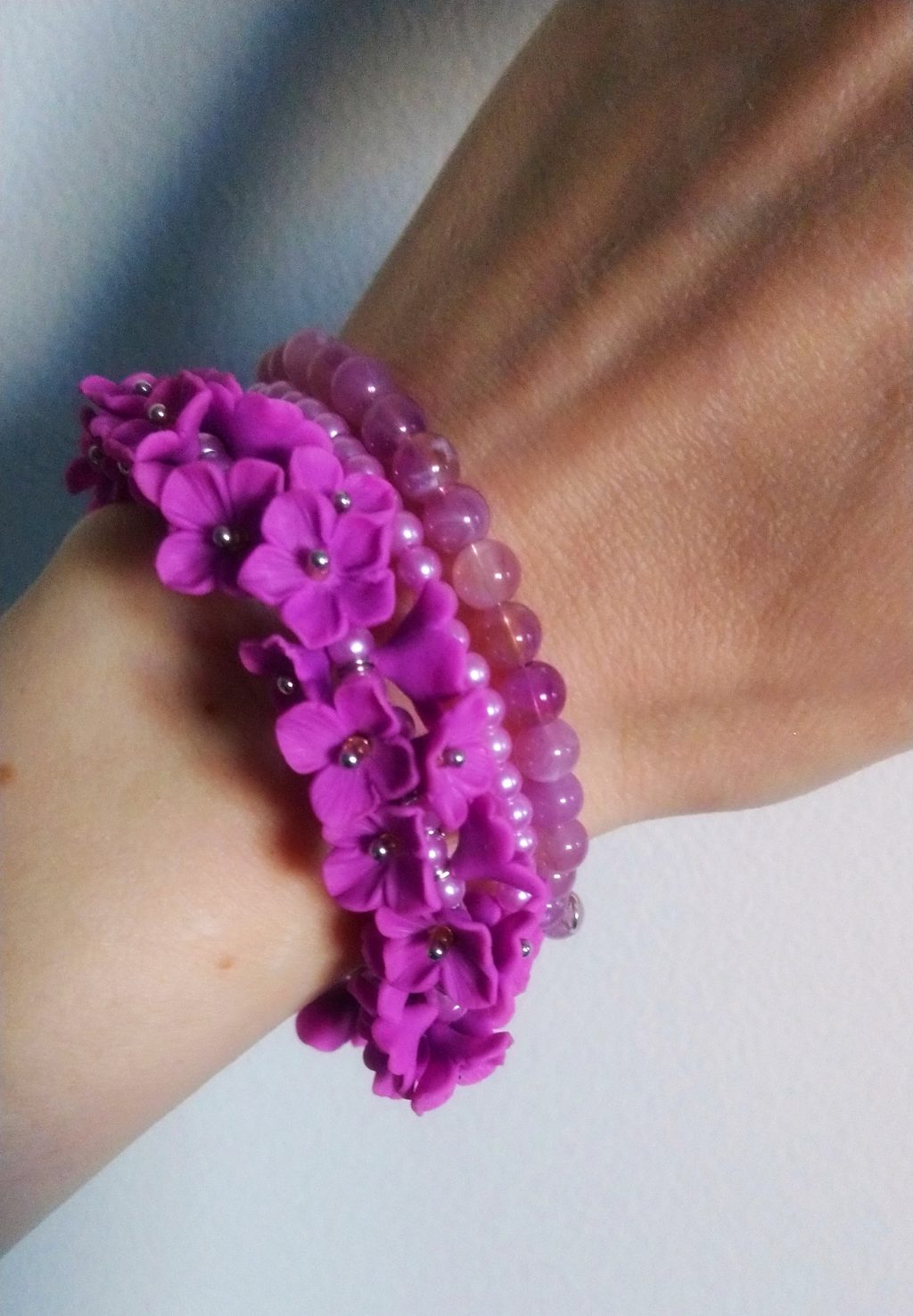 Браслет с сиренью из полимерной глины