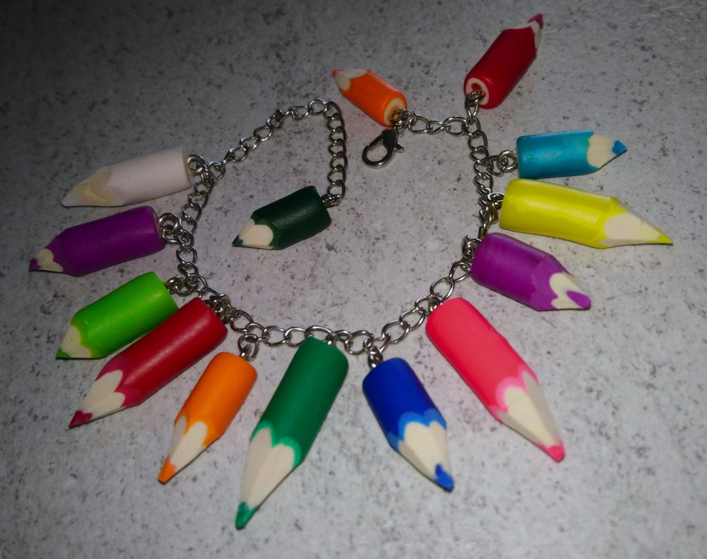 Браслет с карандашами из полимерной глины