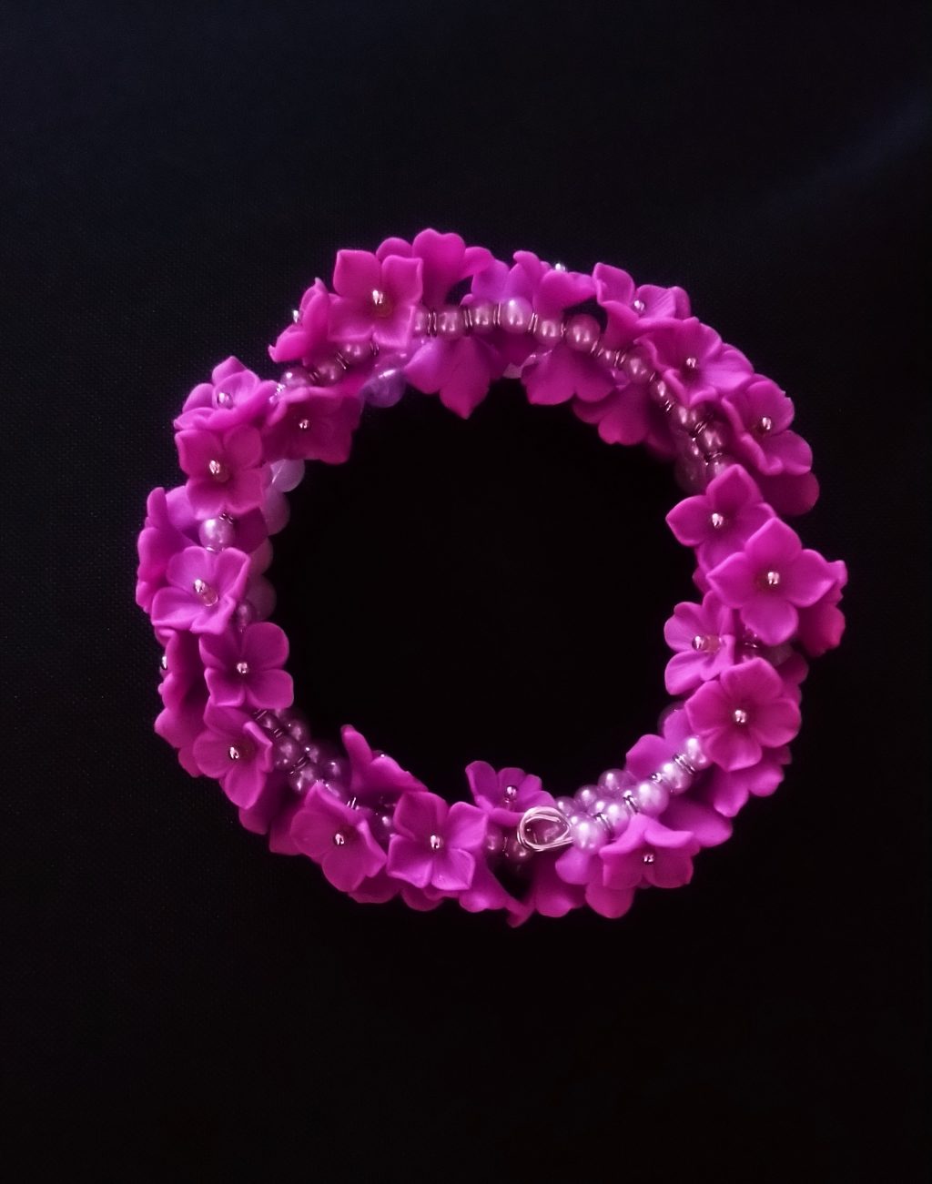 Браслет с сиренью из полимерной глины