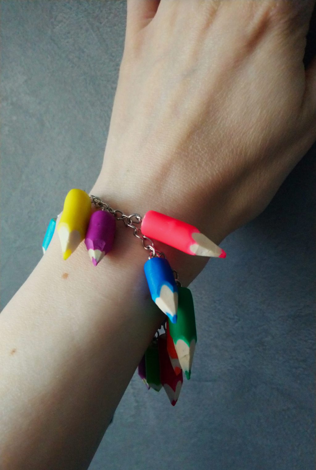 Браслет с карандашами из полимерной глины