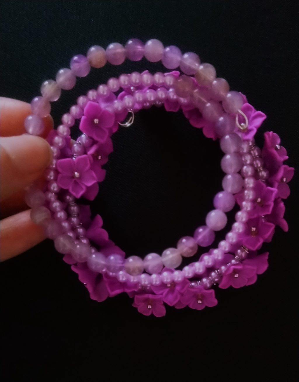 Браслет с сиренью из полимерной глины