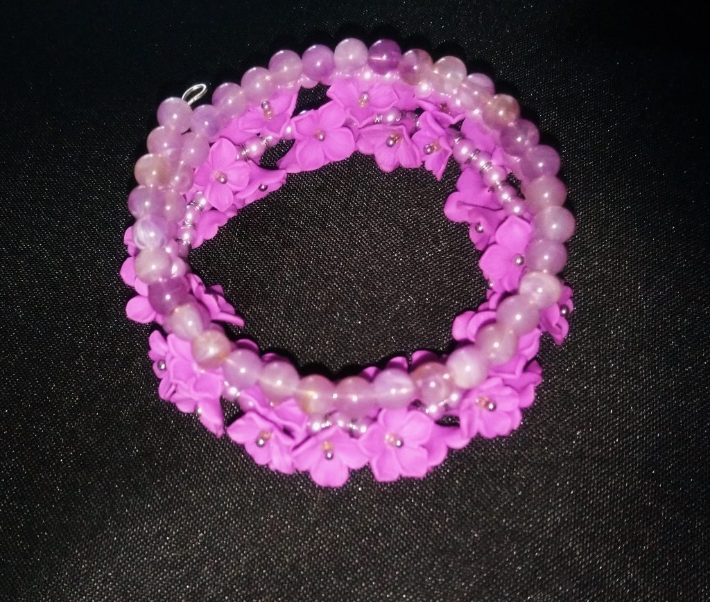 Браслет с сиренью из полимерной глины