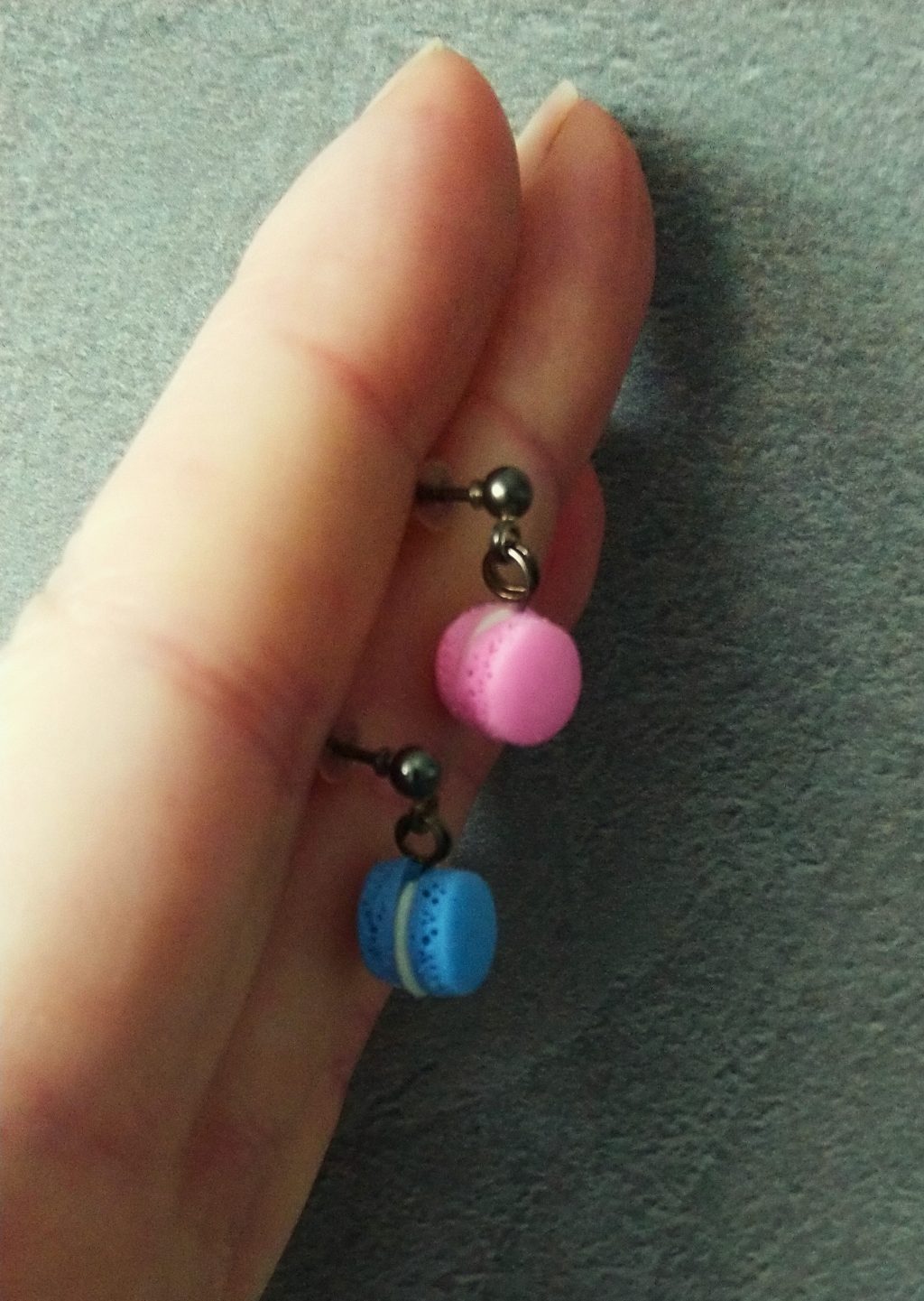 Комплект серьги и браслет пирожные макаруны из полимерной глины