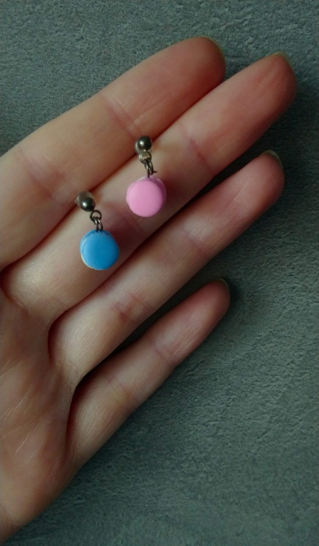 Комплект серьги и браслет пирожные макаруны из полимерной глины