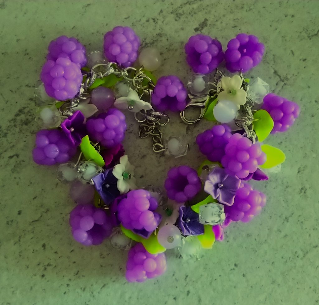 Браслет фантастическая малина из полимерной глины