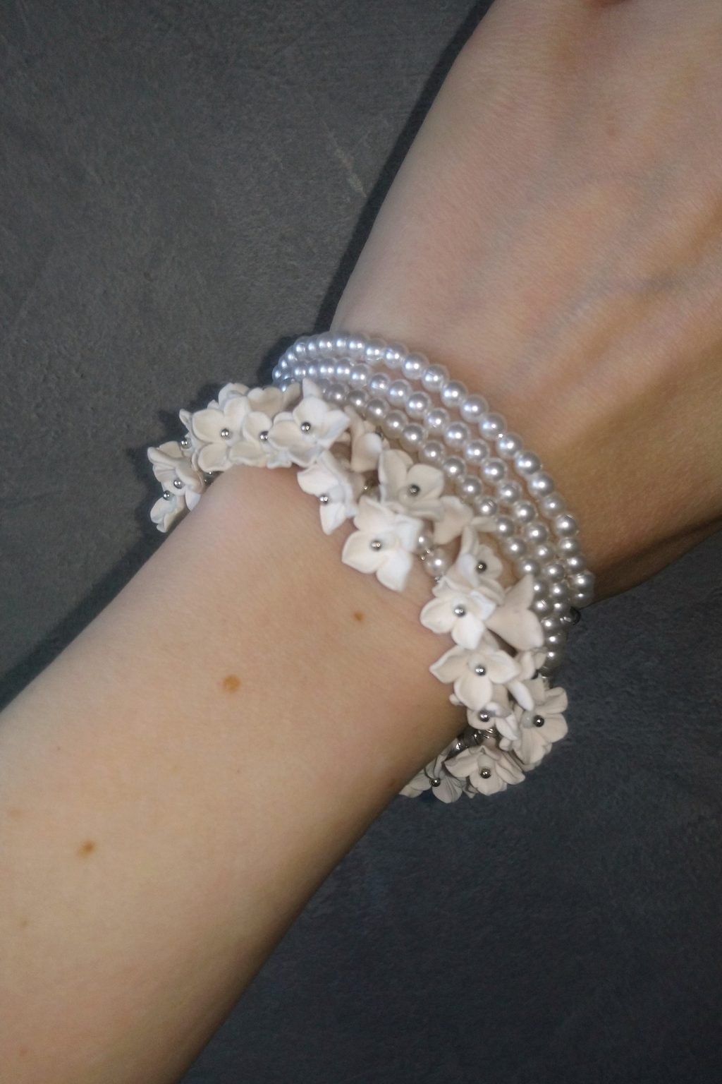 Сирень. Браслет с цветами из полимерной глины