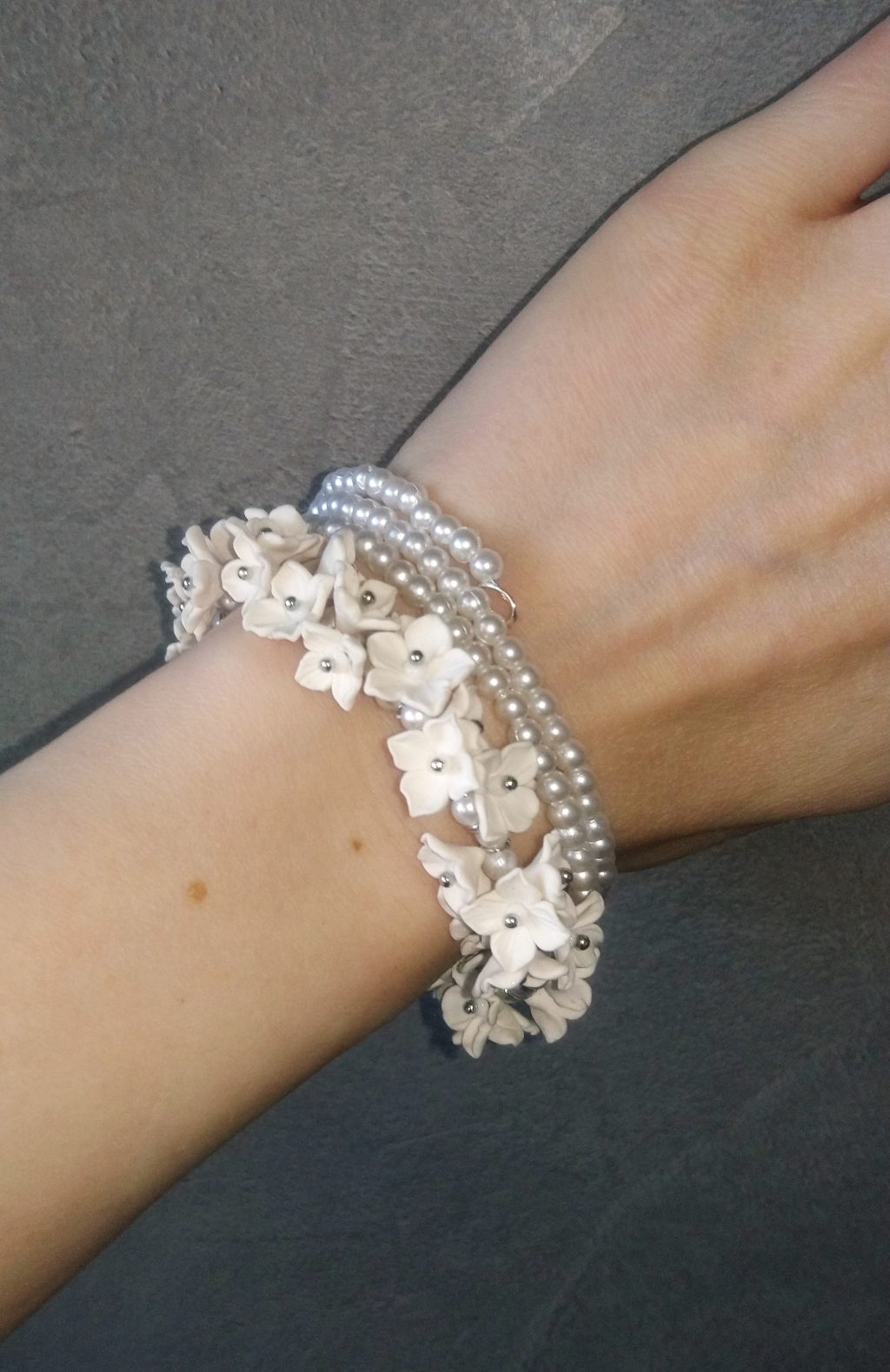 Сирень. Браслет с цветами из полимерной глины