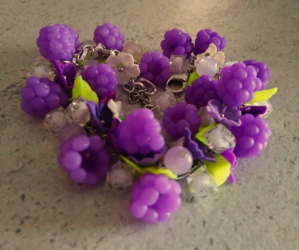 Браслет фантастическая малина из полимерной глины