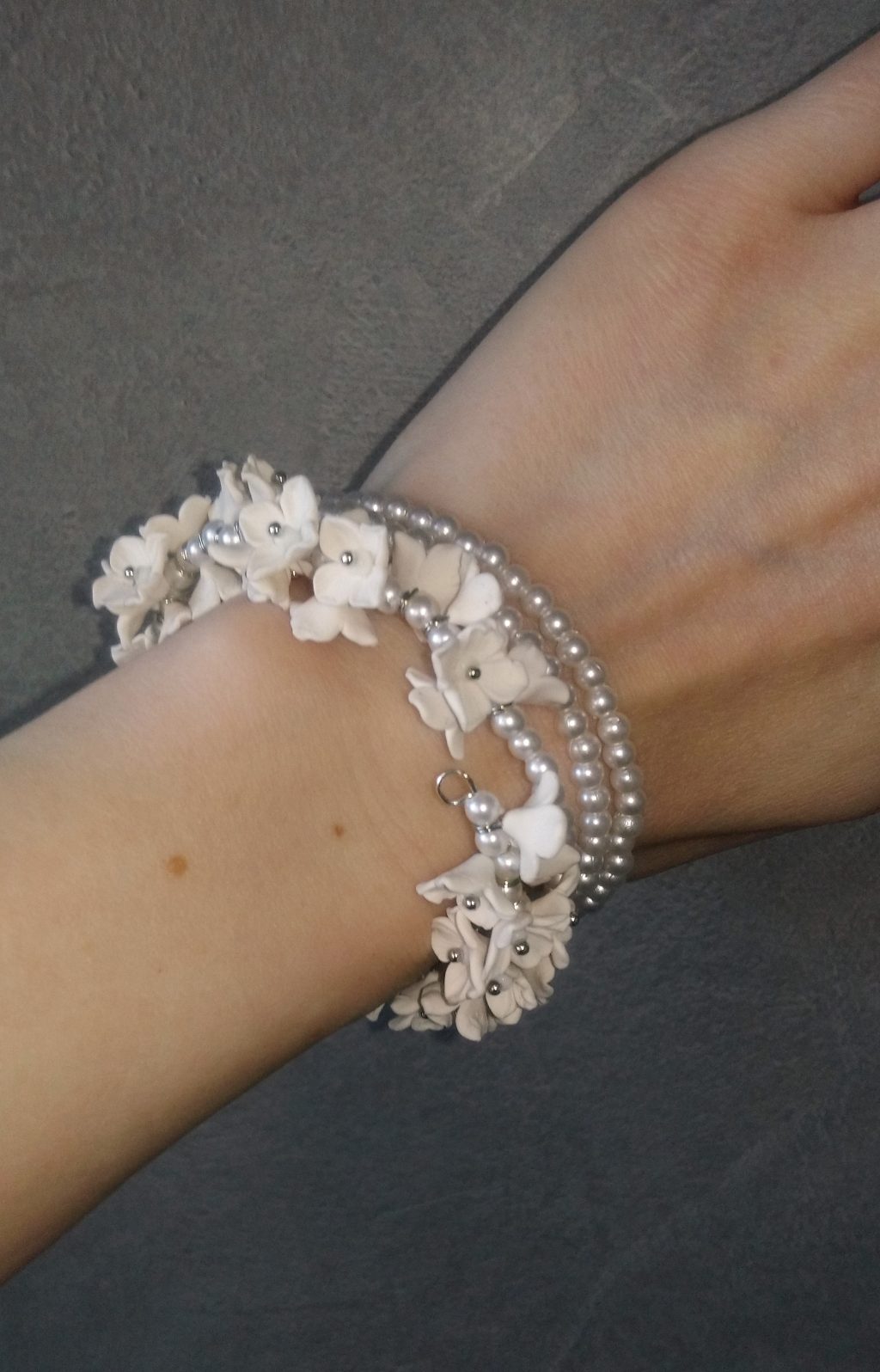 Сирень. Браслет с цветами из полимерной глины