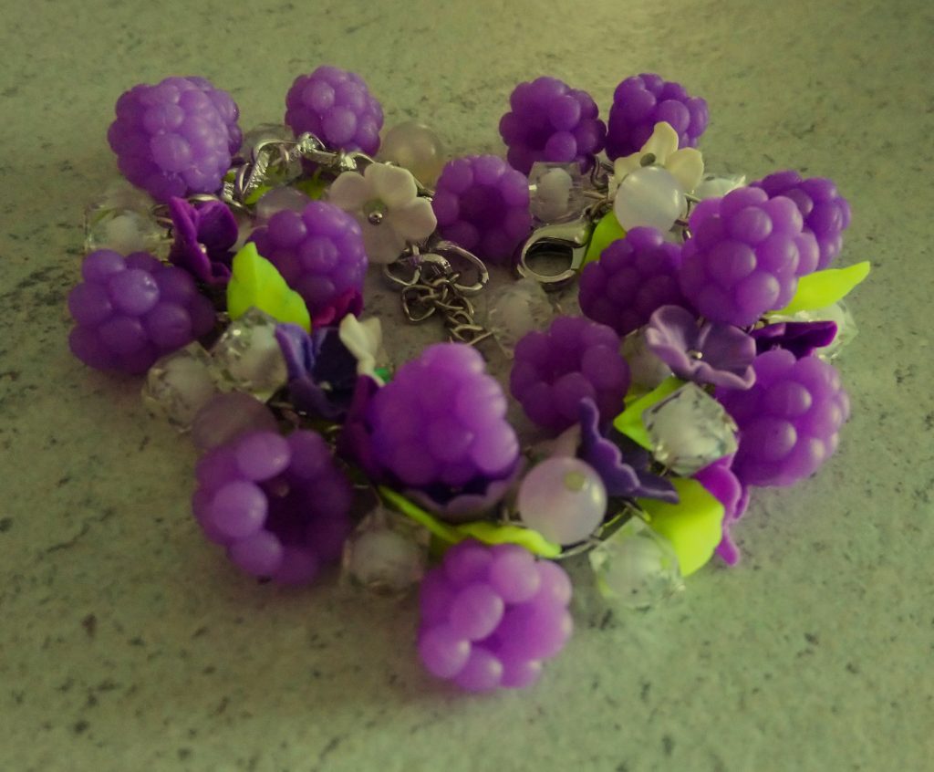 Браслет фантастическая малина из полимерной глины