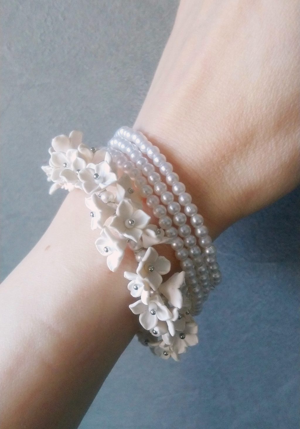 Сирень. Браслет с цветами из полимерной глины