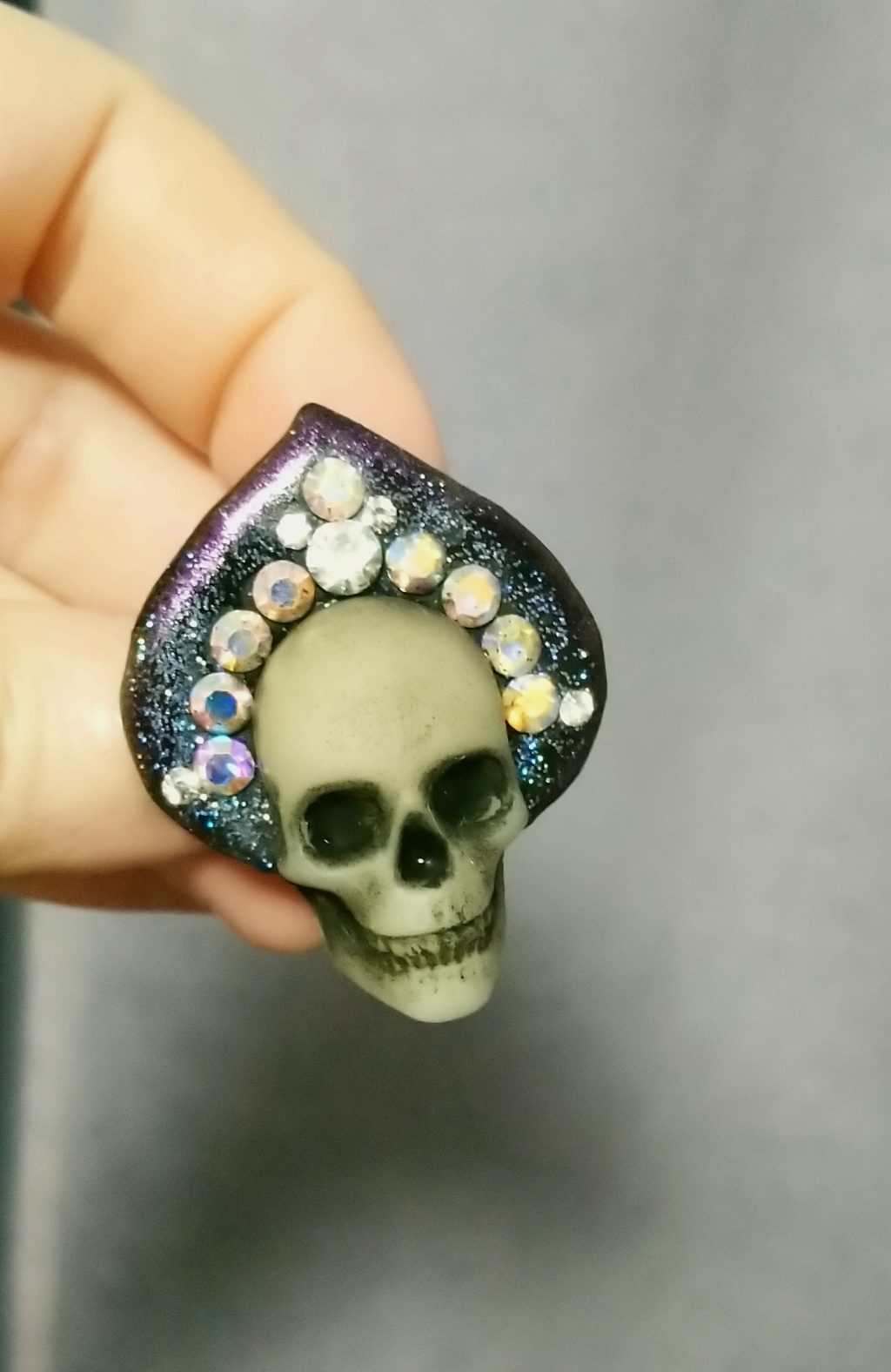 Брошка красавица череп в кокошнике