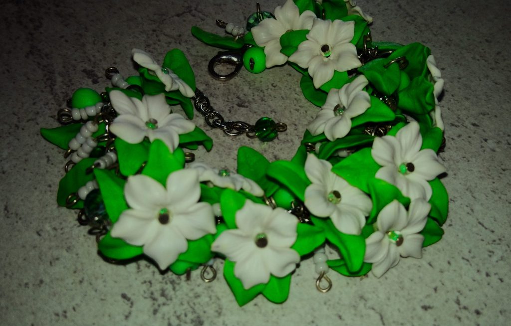 Браслет с летними цветами из полимерной глины