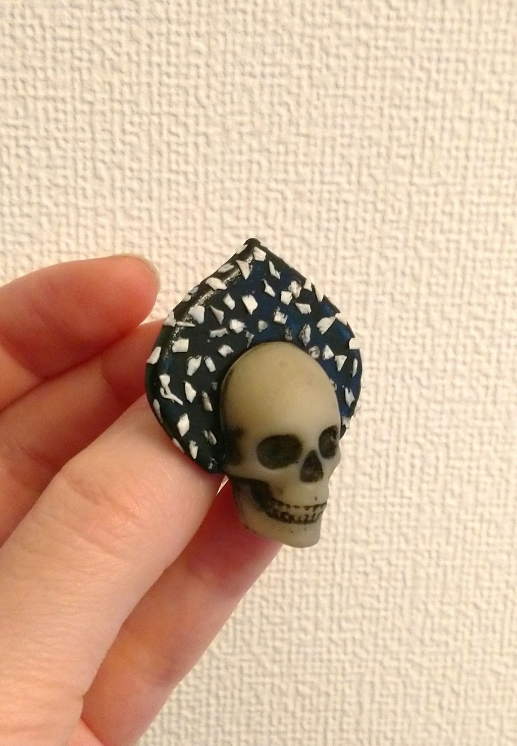 Брошка мухоморная красавица череп в кокошнике