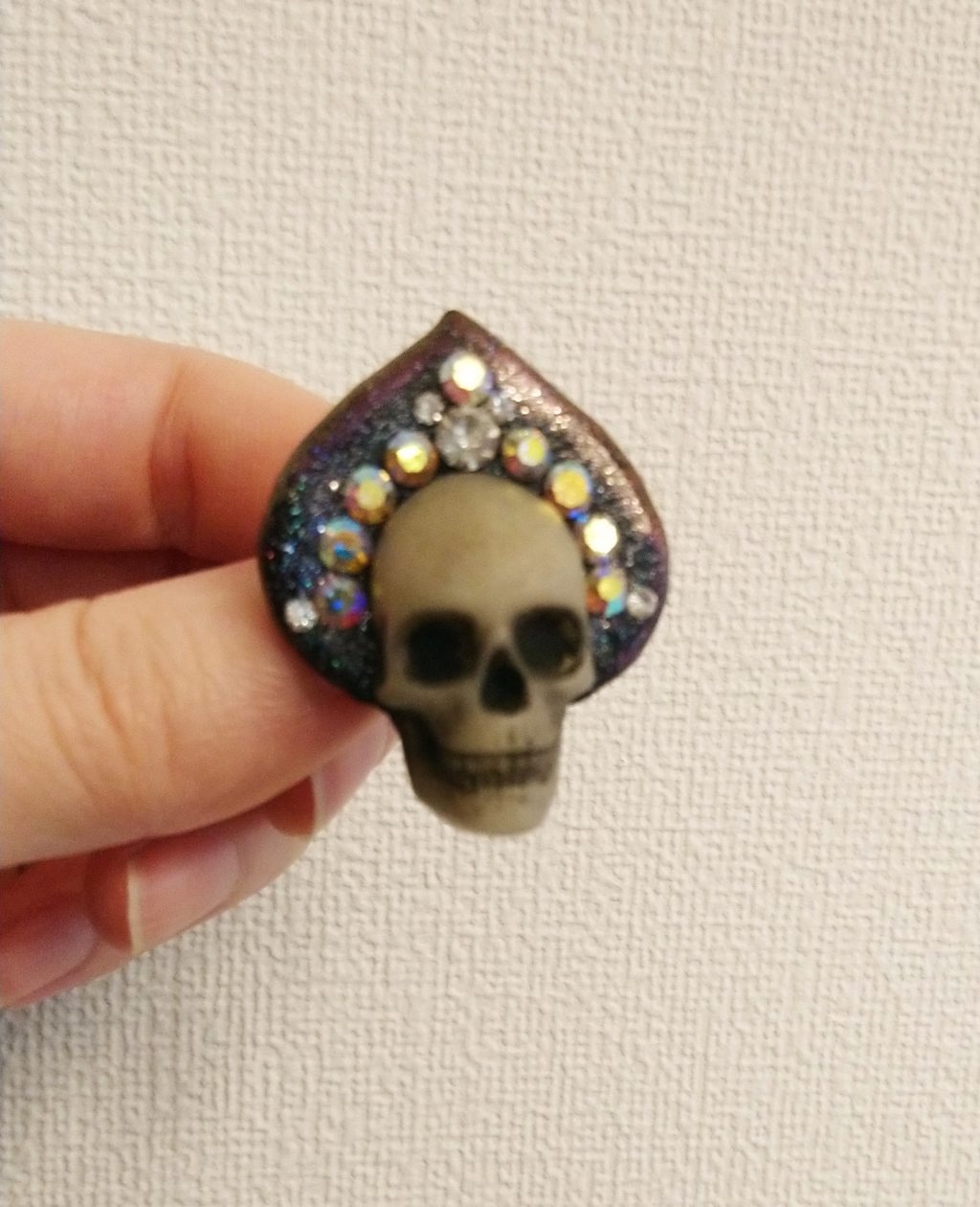 Брошка красавица череп в кокошнике