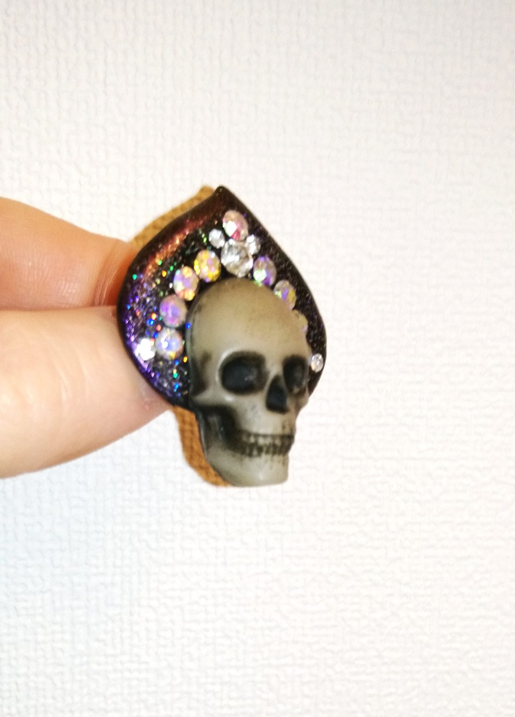 Брошка красавица череп в кокошнике