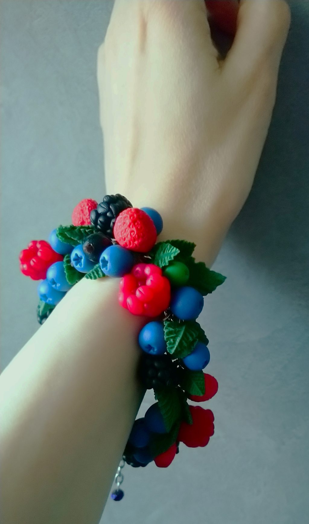 Лесные ягоды. Браслет из полимерной глины
