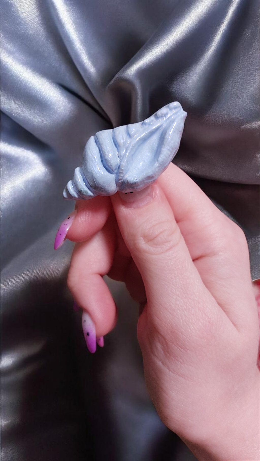 Брошь голубая ракушка