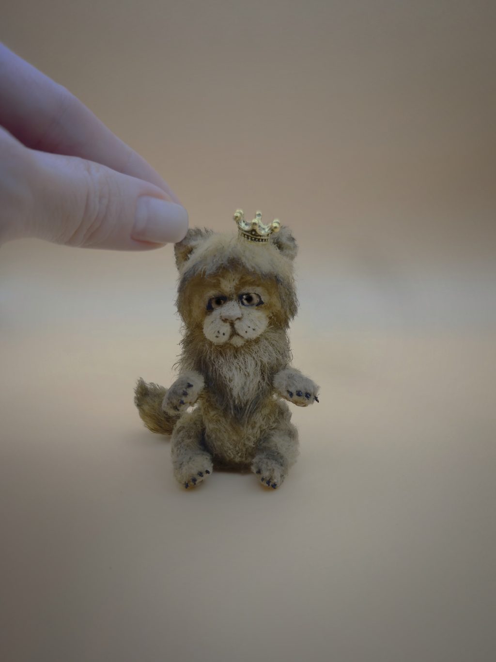 Вязаный лев Бонни Тостопузио