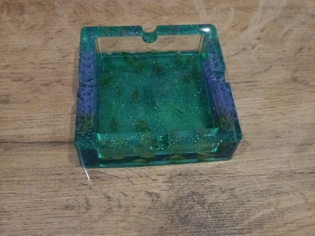 Пепельница из эпоксидный смолы