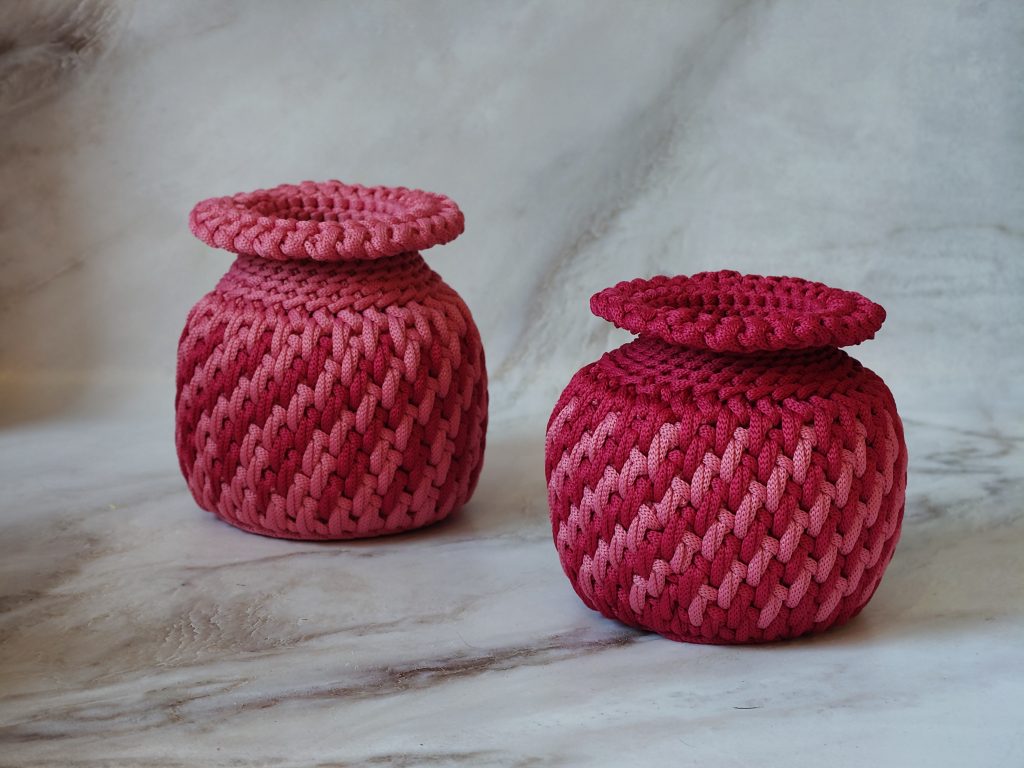 Ваза вязаная