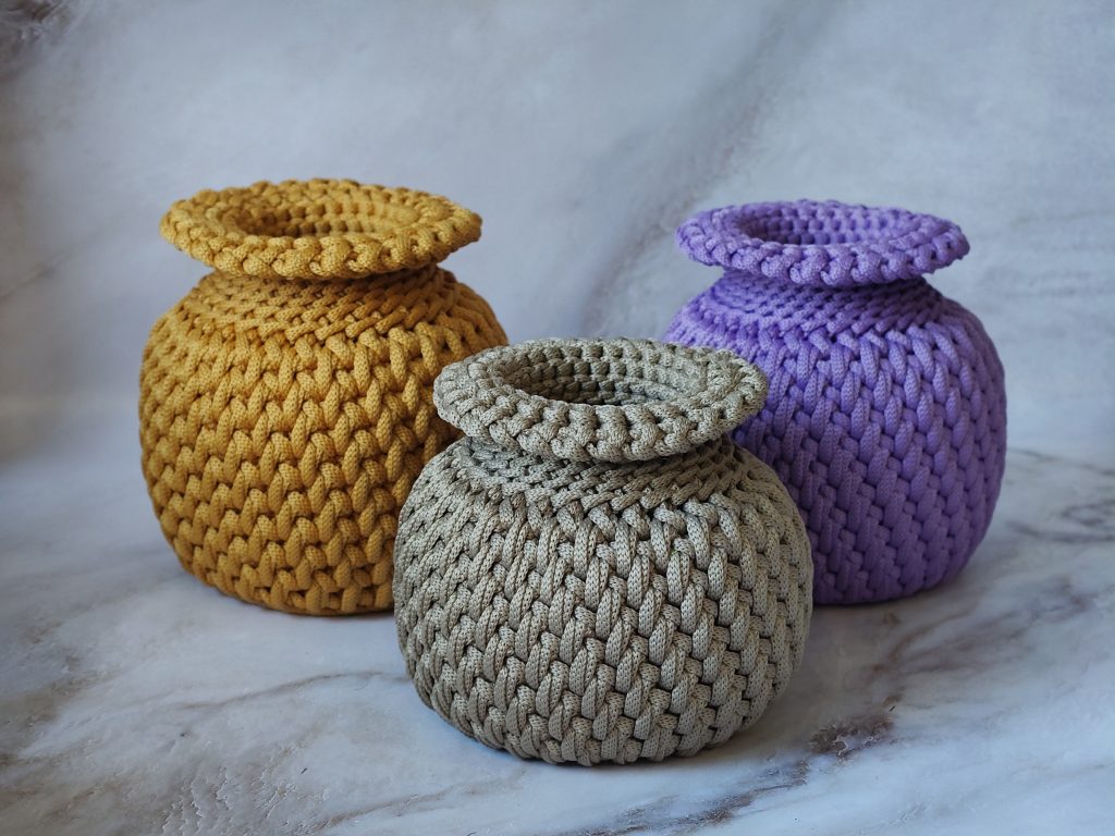 Ваза вязаная