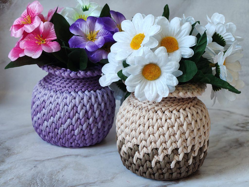 Ваза вязаная