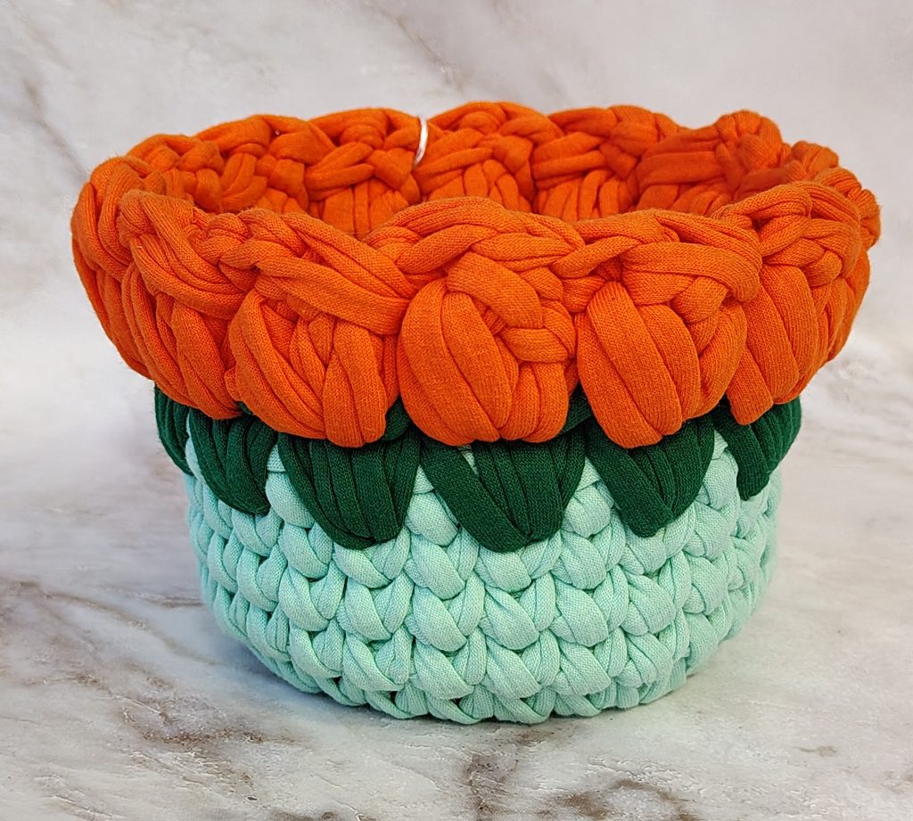 Корзинки вязаные с тюльпанами