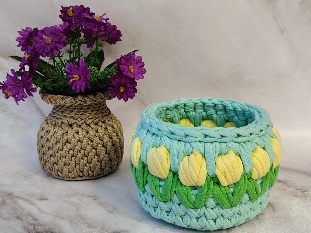 Корзинки вязаные с тюльпанами